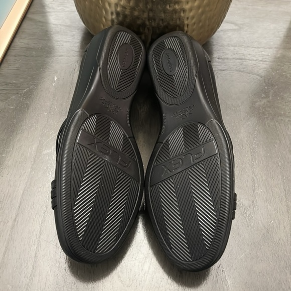 LifeStride Incredible Slip On (WIDE) - Picture 3 of 8